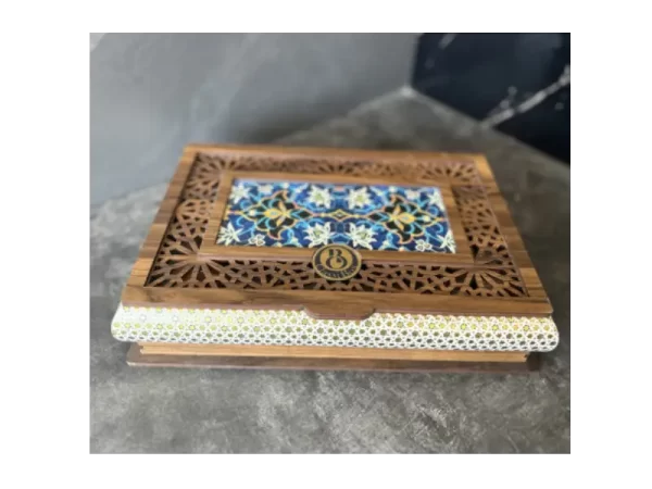 ⁦صندوق خشبیه للحلویات بتصمیم خاتم⁩ - الصورة ⁦2⁩